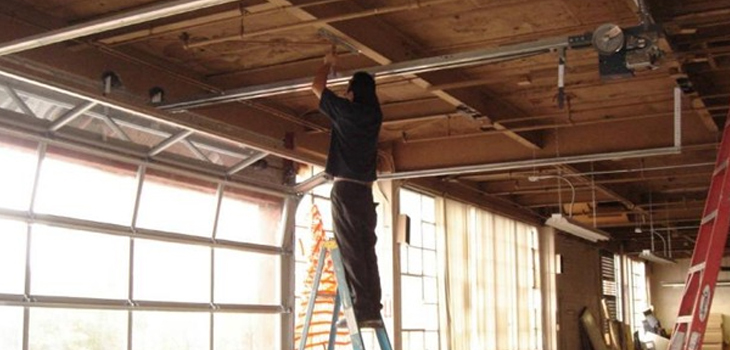 commercial garage door repair in Valley Glen
